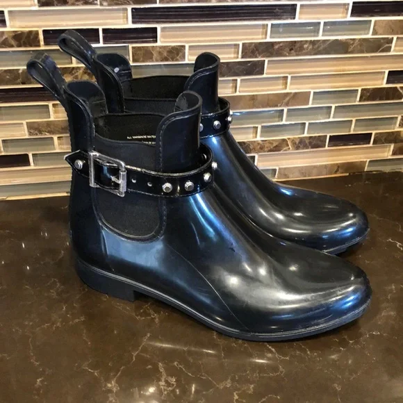 Halogen studded rubber rain booties boots women’s size 6 - Picture 2 of 8